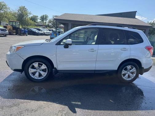 Crystal White Pearl 2016 Subaru Forester 2.5i Premium