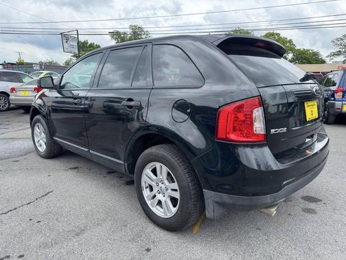 Tuxedo Black Metallic 2013 Ford Edge SE