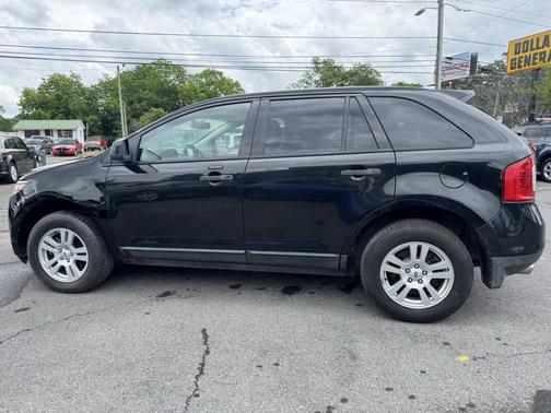 Tuxedo Black Metallic 2013 Ford Edge SE