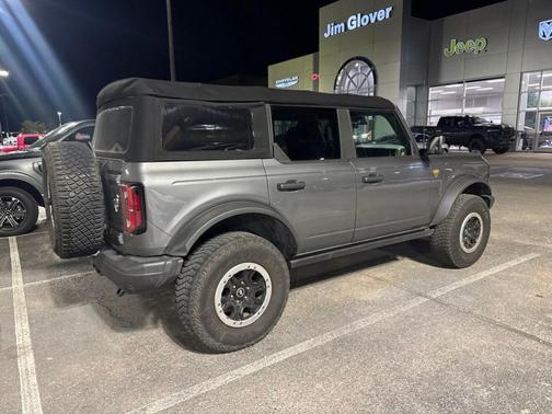 Gray Metallic 2022 Ford Bronco Badlands