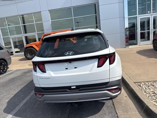 2025 Hyundai TUCSON SE