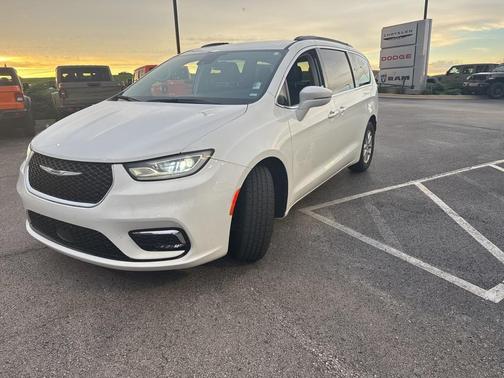 2022 Chrysler Pacifica Touring-L