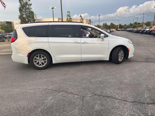 2022 Chrysler Pacifica Touring-L