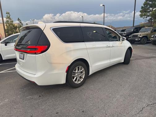 2022 Chrysler Pacifica Touring-L