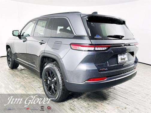 2026 Jeep Grand Cherokee Laredo