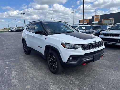 Bright White Clearcoat 2025 Jeep Compass Trailhawk