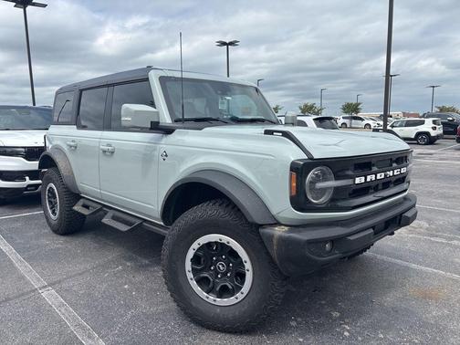 Cactus Green / Gray 2023 Ford Bronco Outer Banks