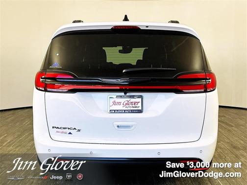 2026 Chrysler Pacifica Select