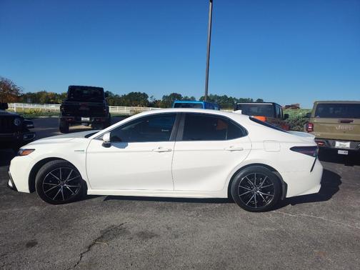 2021 Toyota Camry Hybrid SE