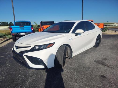 2021 Toyota Camry Hybrid SE