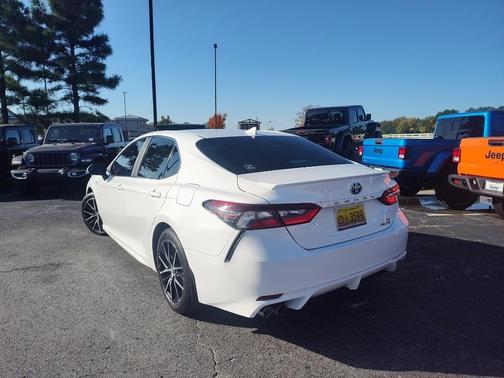 2021 Toyota Camry Hybrid SE