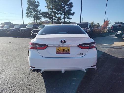 2021 Toyota Camry Hybrid SE