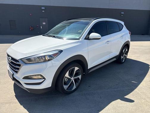 Dazzling White 2018 Hyundai TUCSON Value