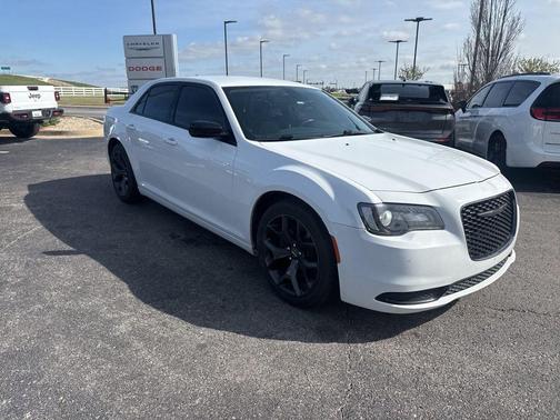 Bright White Clearcoat 2021 Chrysler 300 Touring