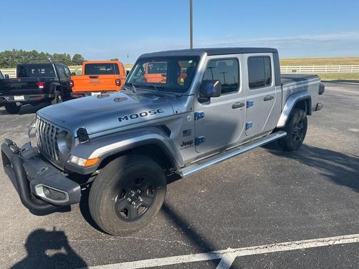 2020 Jeep Gladiator Sport