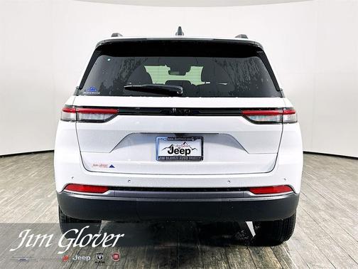 Bright White Clearcoat 2026 Jeep Grand Cherokee Laredo