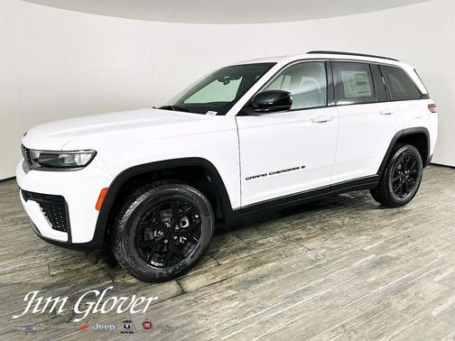 Bright White Clearcoat 2026 Jeep Grand Cherokee Laredo