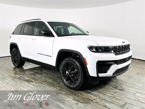 Bright White Clearcoat 2026 Jeep Grand Cherokee Laredo