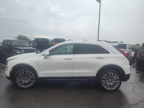 2024 Cadillac XT4 Premium Luxury
