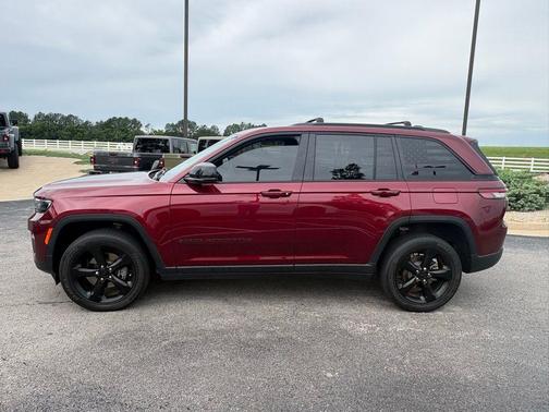 Velvet Red Pearlcoat 2023 Jeep Grand Cherokee Altitude