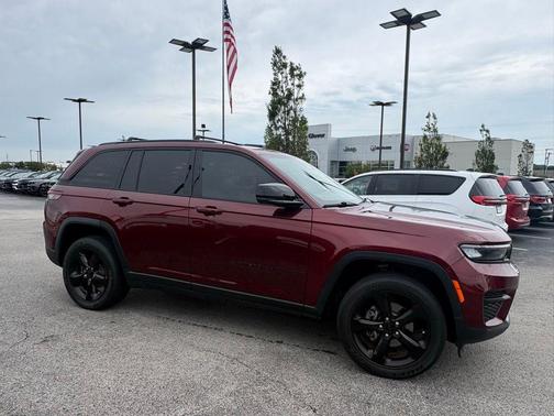 Velvet Red Pearlcoat 2023 Jeep Grand Cherokee Altitude