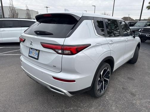 2023 Mitsubishi Outlander SE