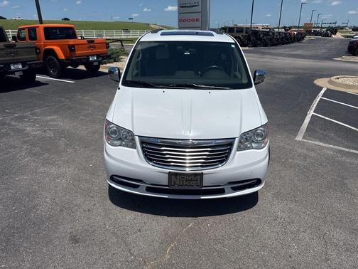 2016 Chrysler Town & Country Limited Platinum