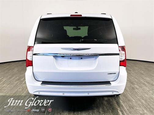2016 Chrysler Town & Country Limited Platinum