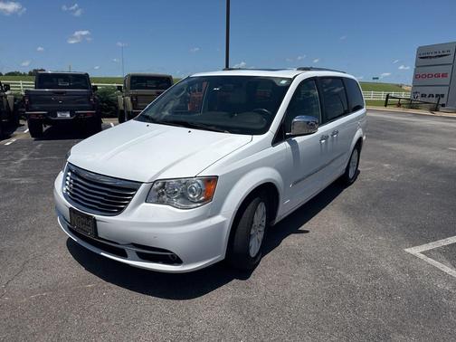2016 Chrysler Town & Country Limited Platinum
