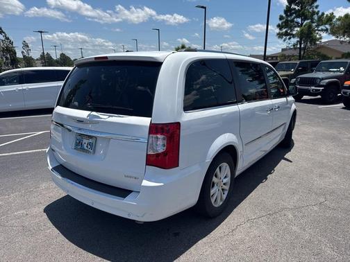 2016 Chrysler Town & Country Limited Platinum