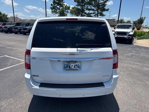 2016 Chrysler Town & Country Limited Platinum