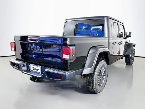 Black Clearcoat 2026 Jeep Gladiator Sport