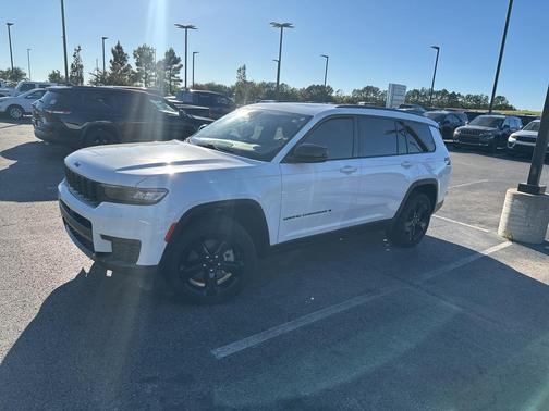 2023 Jeep Grand Cherokee L Laredo