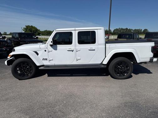 Bright White Clearcoat 2021 Jeep Gladiator Overland