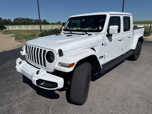 Bright White Clearcoat 2021 Jeep Gladiator Overland