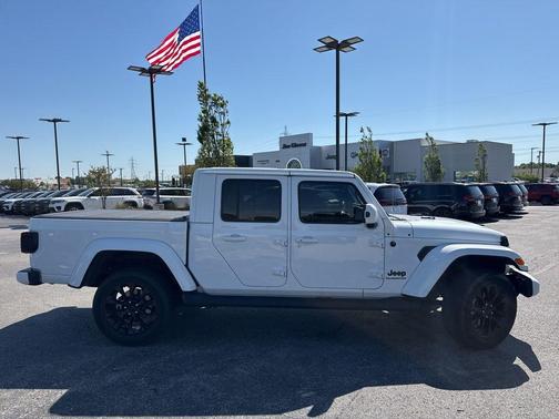 Bright White Clearcoat 2021 Jeep Gladiator Overland