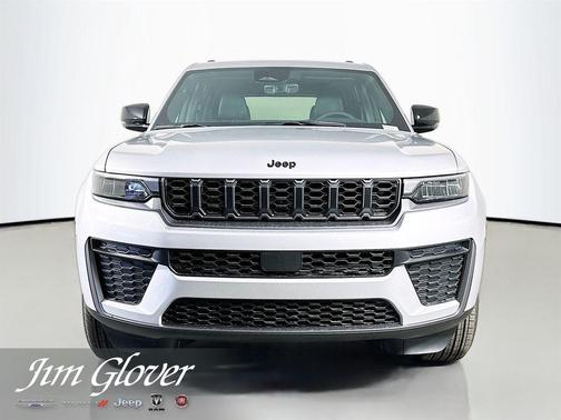 Silver Zynith 2026 Jeep Grand Cherokee Laredo