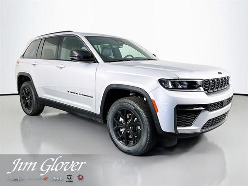 Silver Zynith 2026 Jeep Grand Cherokee Laredo