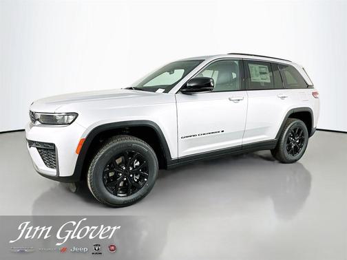 Silver Zynith 2026 Jeep Grand Cherokee Laredo