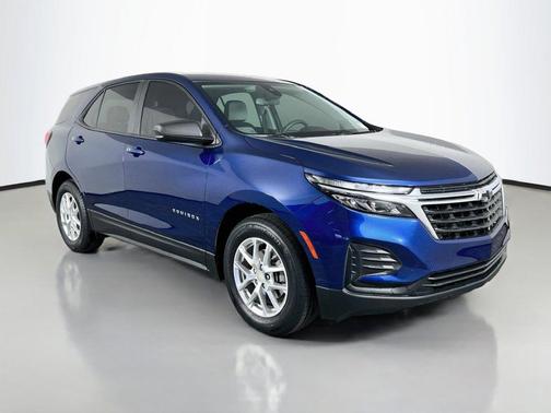 Blue Glow Metallic 2022 Chevrolet Equinox LS