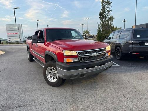 Victory Red 2005 Chevrolet Silverado 2500 LS H/D Crew Cab