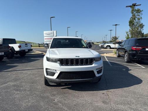 Bright White Clearcoat 2022 Jeep Grand Cherokee Limited