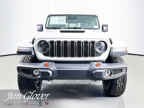 Bright White Clearcoat 2026 Jeep Gladiator Mojave