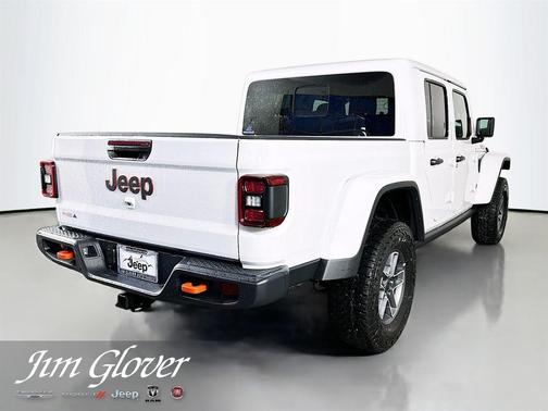 Bright White Clearcoat 2026 Jeep Gladiator Mojave