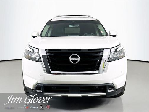White 2024 Nissan Pathfinder Platinum