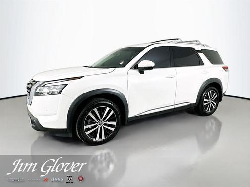White 2024 Nissan Pathfinder Platinum