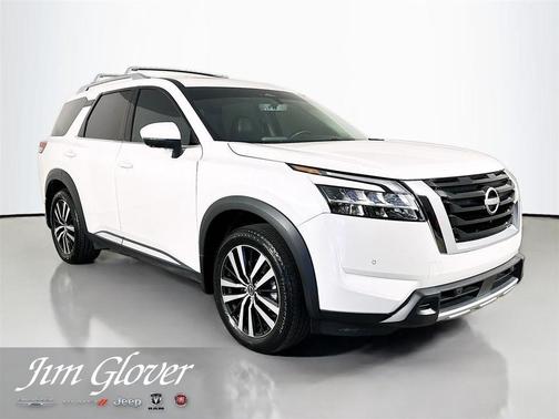 White 2024 Nissan Pathfinder Platinum