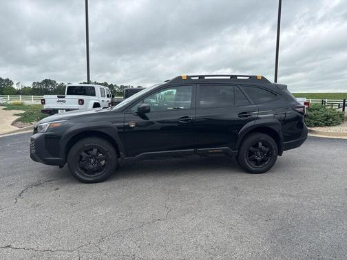 Crystal Black Silica 2025 Subaru Outback Wilderness