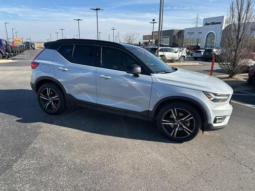 2020 Volvo XC40 T5 R-Design