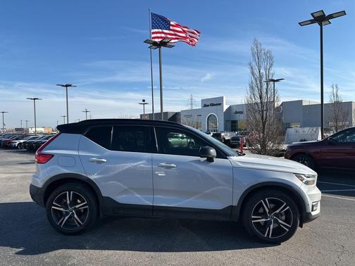 2020 Volvo XC40 T5 R-Design